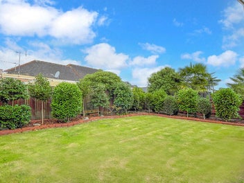 GREAT LOCATION, HANDY TO TOWN, PARKS & AMENITIES