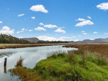 70 Hectare Site with Excellent Subdivision Pot...
