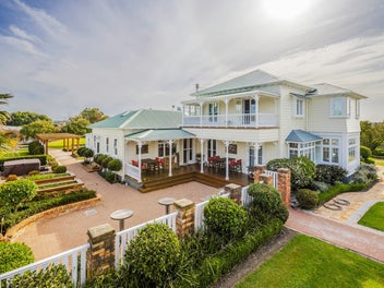 Ultimate Lifestyle Awaits in Whitford