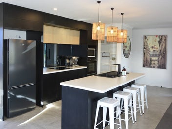 THE QUEEN AT KUINI PLACE