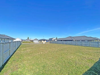 Flat, sunny section – build your sanctuary today