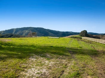 Escape to Tuhirangi Heights: Your Rural Retreat