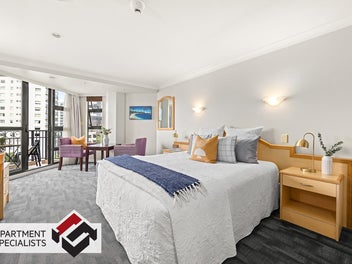 8P/100 Greys Avenue