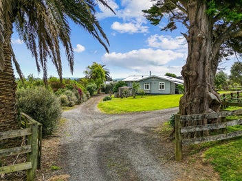 4 Bed Bungalow + Modern self-contained Barn
