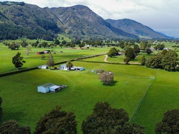 EAST TAKAKA LIFESTYLE GEM