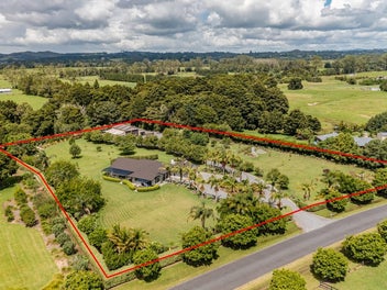Premiere Locale, Beautiful Gardens, Huge Shed