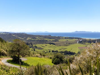 Ocean side lifestyle – Pakiri