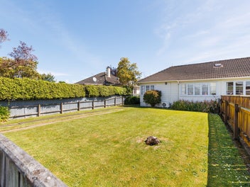 DUPLEX LIVING IN POPULAR LOCATION