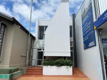 Image 1 of 7