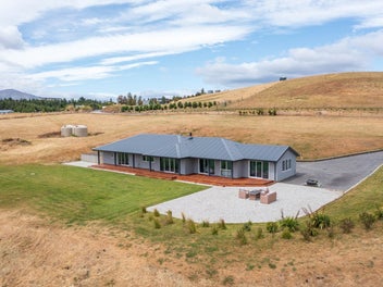 Secluded Lowburn Lifestyle With Stunning Views