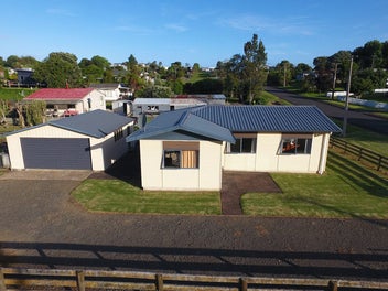 Impeccably Presented Leasehold Property