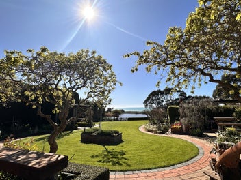 Postcard Perfect With Sea Views