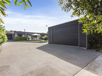 EXCEPTIONAL BUILDERS OWN WHANGAPOUA PROPERTY