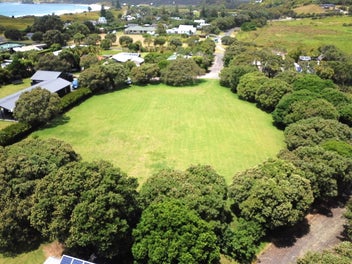 3,308m² Level Medlands Site 300m from Beach