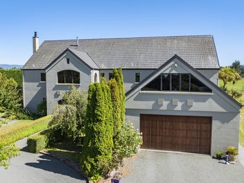 Expansive Lifestyle Living - Home and Sheds