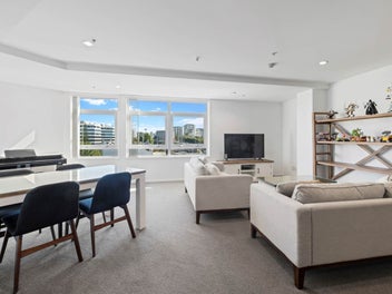 Urgent Sale required! 110sqm Massive Size Living