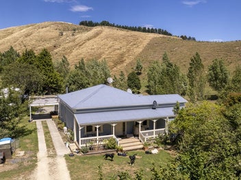 Country Living, Well-Appointed Small Farm