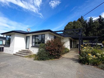 Immaculate Solid 4 B/R Home On 1275m2