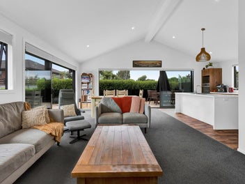 Modern Living in Urenui