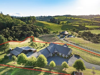 Large five bedroom home, rural views, shed