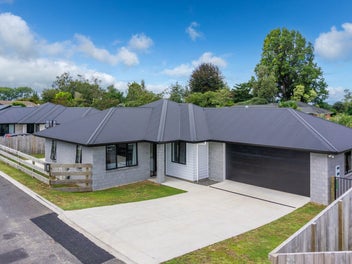 Immaculately Presented Modern Home