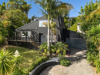 Tranquil Mairangi Bay Hideaway