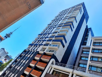 Best Corner 2 Bed+1 study in Queens Residence
