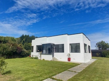 Delightful Deco Dame Fully Renovated On 1148m2