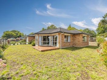Modern Comfort Meets Mountain Views