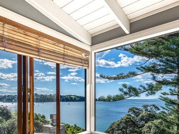 A quiet, private coastal sanctuary on Oneroa Bay