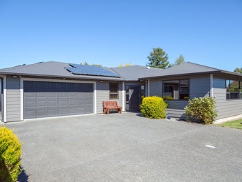 Sunny, private & perfect for family living