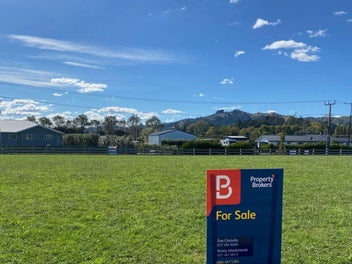 Section for sale in Oakview