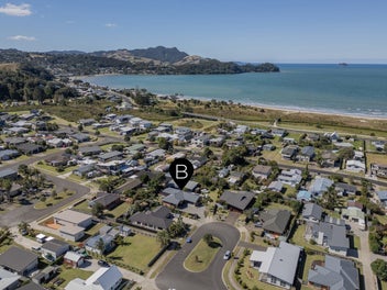 PRICE REDUCED MODERN EASY SUNNY SECURE BEACHY