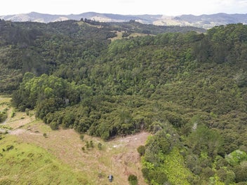 Tranquil Bush Block in Peria