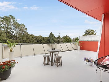Stylish Low-Maintenance Living at it's Finest!
