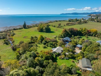 Paton's Rock Paradise - Golden Bay