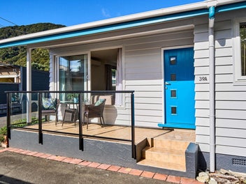 Smart, Sunny Home by the Beach
