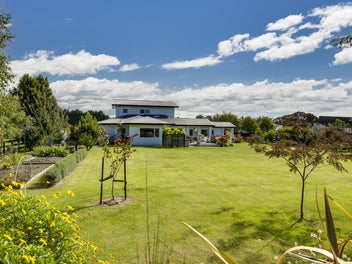 Two Luxury Homes in One - Endless Possibilities
