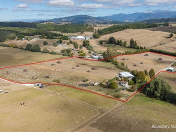 Country Living! 2 Homes, 7 Hectares, Workshop