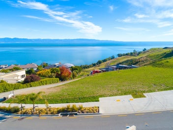 Build ready site with stunning Tasman Bay views