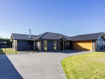Spacious Amberley Haven