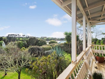 Awesome Awhitu Getaway - The Owner Has Moved.