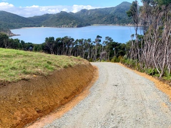 Cliff-top with Breath-taking Views: Make an Offer!
