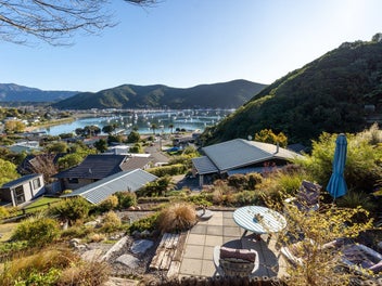 Sea Views with Coastal Charm