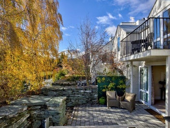 ICONIC MILLBROOK TOWNHOUSE