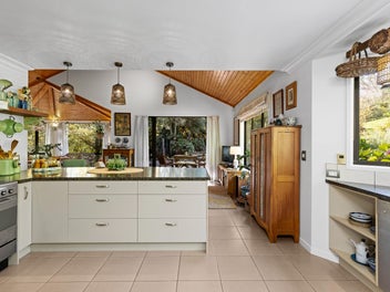 Home & Income - Paradise in the Waikino Hills