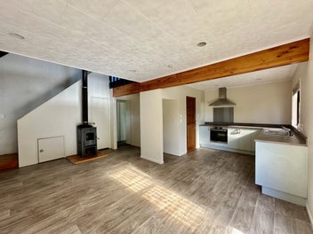 Coastal Living in the Heart of Pukenui