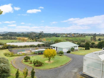 Must sell - Lifestyle Home + Greenhouse on 1ha