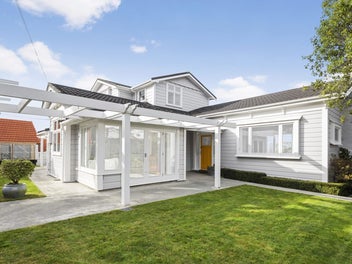 YOUR DREAM HOME!