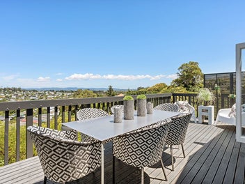 Stunning Fully Renovated Kiwi Bungalow